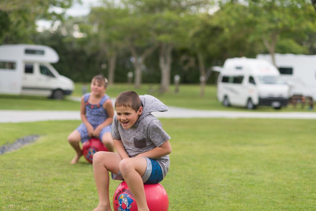 Russell Top 10 Holiday Park Esterno foto