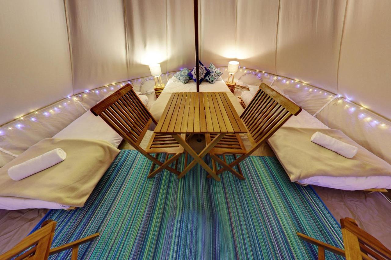 Russell Top 10 Holiday Park Esterno foto
